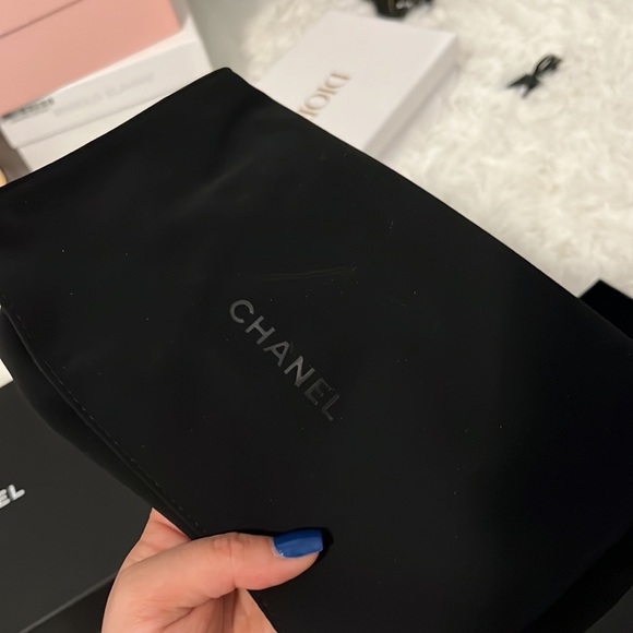 CHANEL 19 Black WOC - Picture 8 of 8